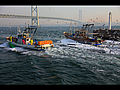 漁船と明石海峡大橋
