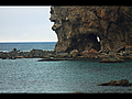 神威岬手前の不思議な洞門