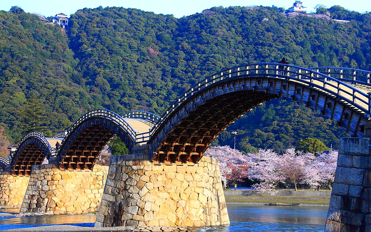 錦帯橋のアーチと桜1280x800サイズ　左クリックで錦帯橋 桜へ右クリック背景に設定で壁紙へ