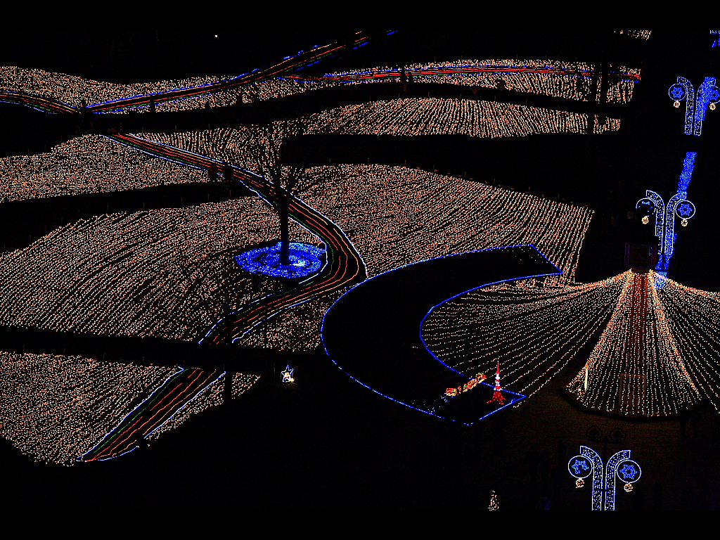 グラウンドイルミネーション「母なる銀河」　左クリックで木曽三川公園センター・冬の光物語イルミネーションへ右クリック背景に設定で壁紙へ