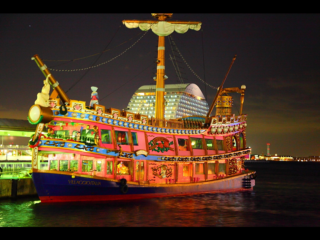 神戸港海賊船ヴィラジオイタリアVILLAGGIO ITALIA　左クリックで神戸クリスマス夜景2010へ右クリック背景に設定で壁紙へ