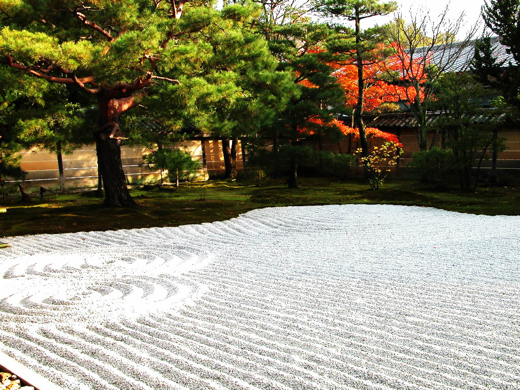 Kodai-ji and a Hojyo front garden