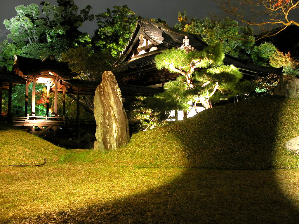 Lighting of Kangetu-Do and Kaizan-Do