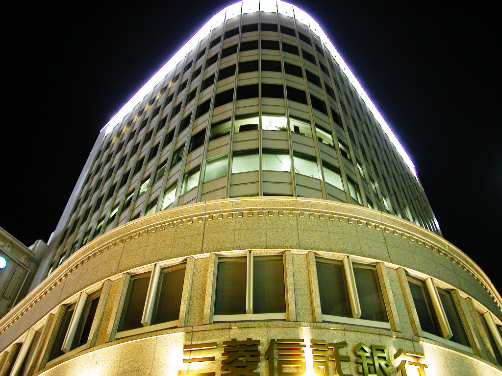 The night view of the Mitsubishi Trust and Banking Kobe branch