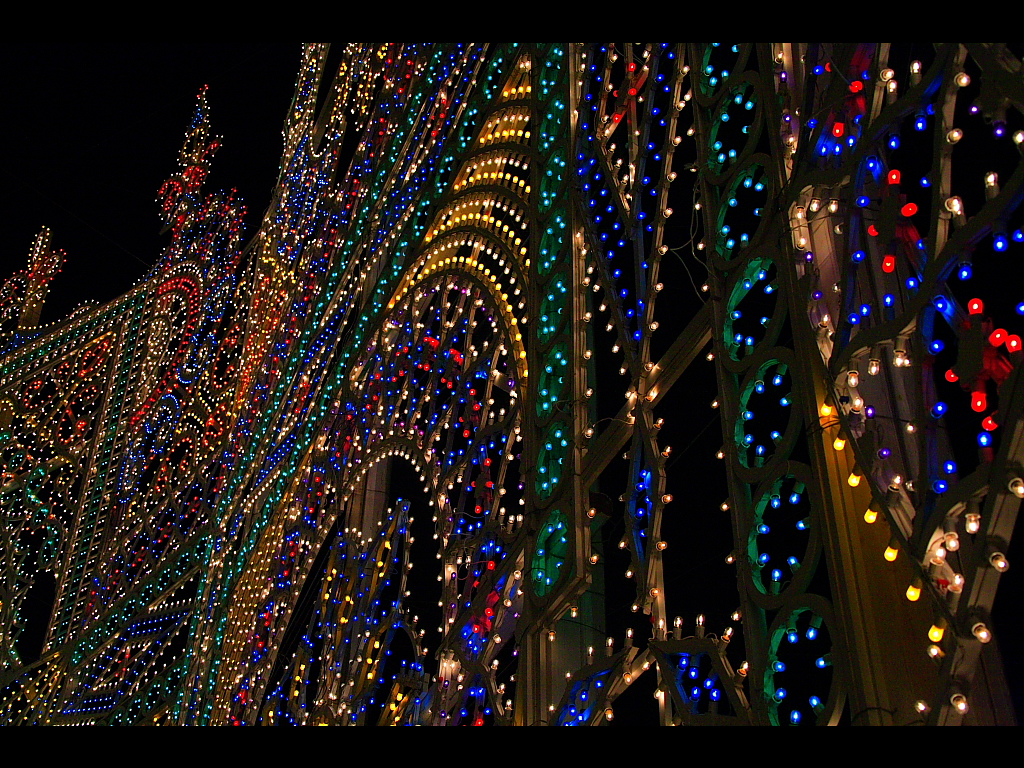 スパッリエーラの光彩　左クリックで神戸ルミナリエ2007へ右クリック背景に設定で壁紙へ