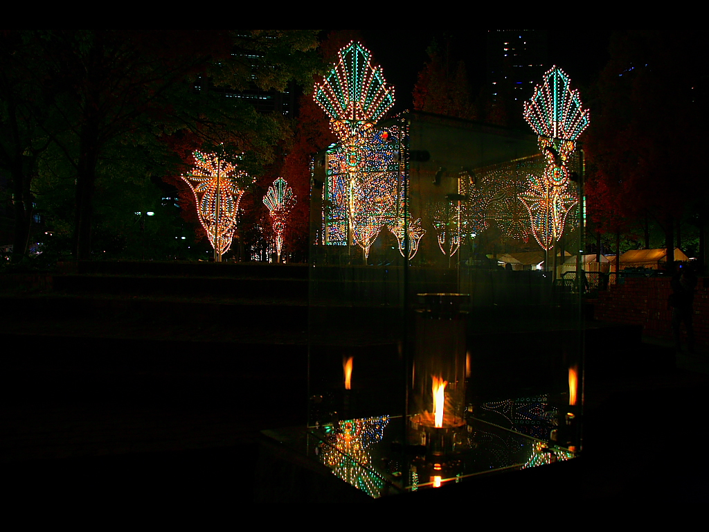 1.17希望の灯りとソロピース　左クリックで神戸ルミナリエ2007へ右クリック背景に設定で壁紙へ
