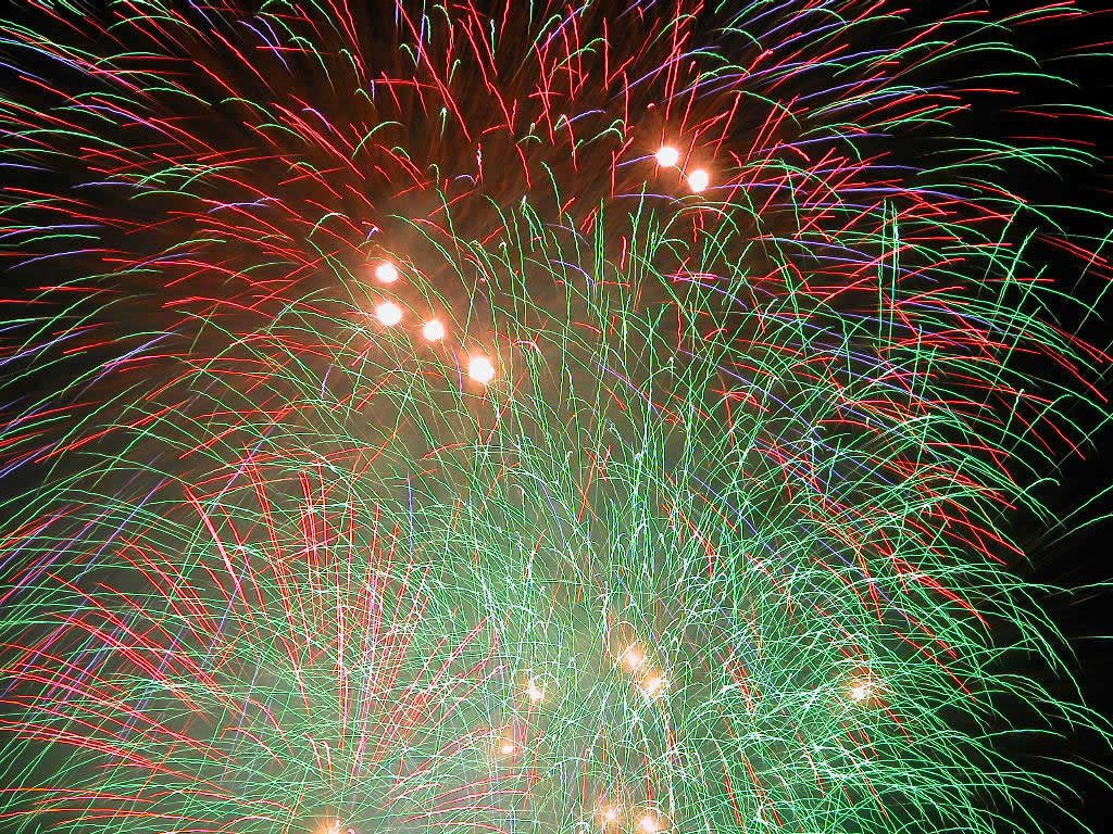 The feature of the Nagahama fireworks display