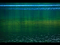 ブルーとエメラルドグリーンの湖水面