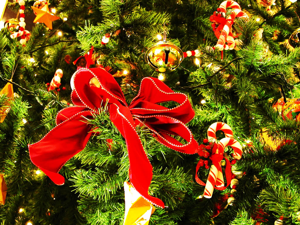 ホテルオークラのクリスマスツリー　左クリックでポートタワー・ホテルオークラ・クリスマスへ右クリック背景に設定で壁紙へ