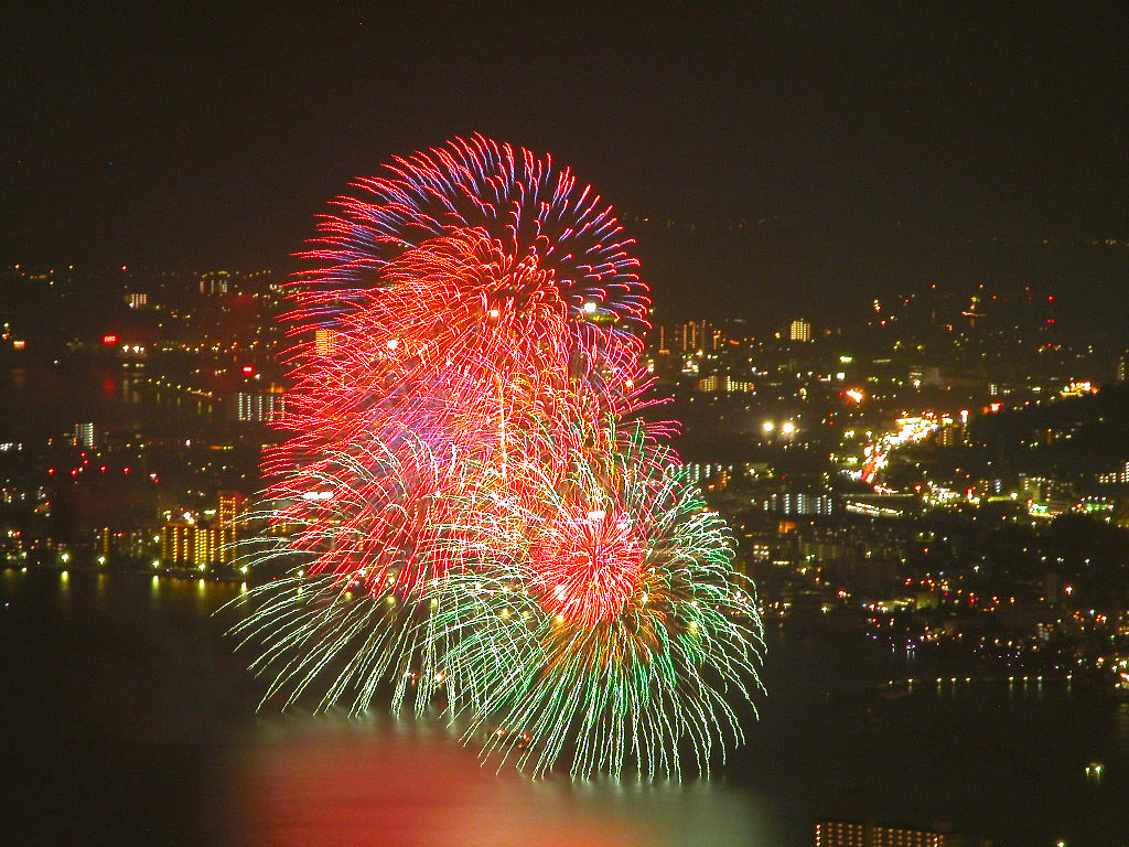 The fireworks which overlap with many layers