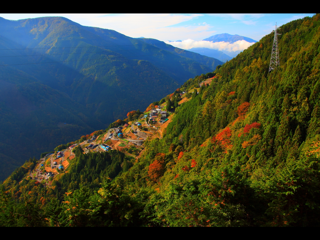 日本のチロル下栗の里の風景　左クリックで日本のチロル下栗の里へ右クリック背景に設定で壁紙へ