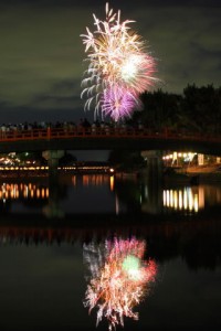 宇治川に映して見る花火320×480