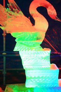 ハクチョウの氷の彫刻640×960