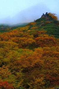 ガスがかかって見えない奥の山640×960