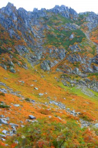 強烈に尖っている宝剣岳の山頂付近640×960