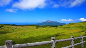 遠くに見える北海道駒ヶ岳1366×768
