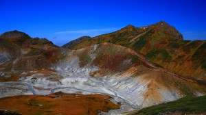 雷鳥沢から見る地獄谷草紅葉1600×900