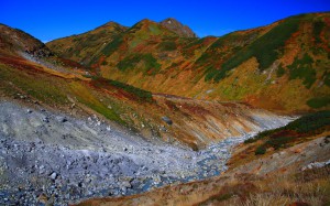 地獄谷と奥大日岳の紅葉1680×1050