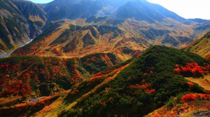 紅葉に彩られた立山主峰群1920×1080