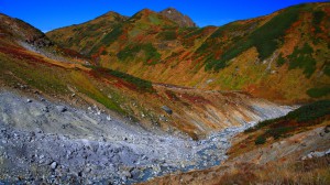 地獄谷と奥大日岳の紅葉1600×900