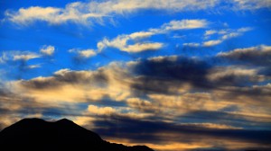 南アルプス上空を流れる雲1920×1080