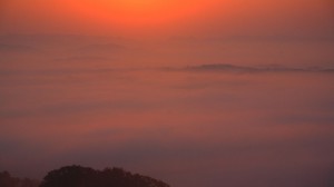 大撫山展望テラスから見た佐用の朝霧1366×768