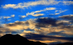 南アルプス上空を流れる雲1680×1050