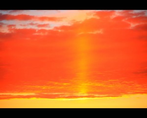 夕焼けの雲と一条の光1280×1024